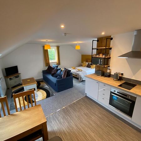 Modern Studio Apartment Set Beneath The Black Mountains A Stones Throw From The Offas Dyke Path Clodock Ngoại thất bức ảnh